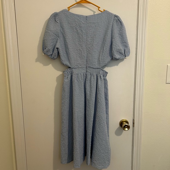 Light Blue Puff Sleeve Cutout Midi Dress size M. - Picture 6 of 9